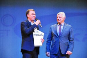 Торжественная часть 20-летнего юбилея СШ Искра