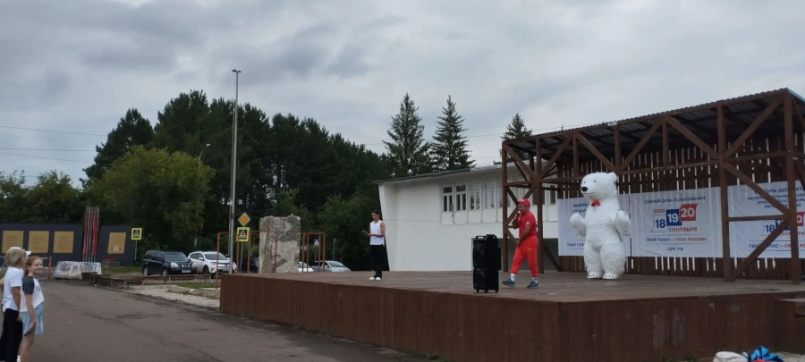 Зарядка под руководством профессионального фитнес-инструктор
