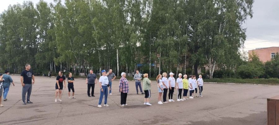 Зарядка под руководством профессионального фитнес-инструктор